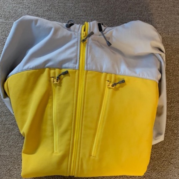 Mountain Equipment Co-op Soft Shell - Picture 2 of 8